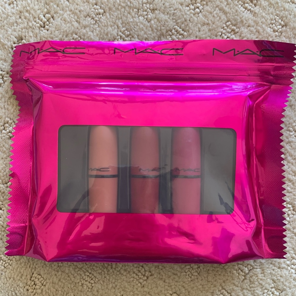 ✨SOLD✨NWT set of 3 MAC Lipsticks (Best-Sellers)